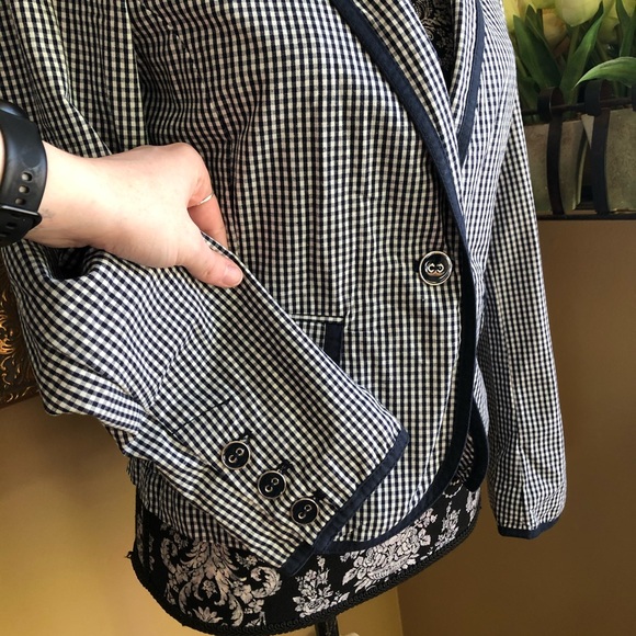 MNG | S - Picture 4 of 5